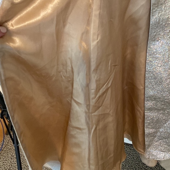 NWT Mac Duggal One Shoulder Metallic Ruffled Gown Size 2 in Oyster - Picture 12 of 12